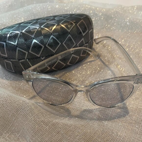 Brand New Blue Light Blocking Trending Style Glasses With Case - Picture 2 of 7